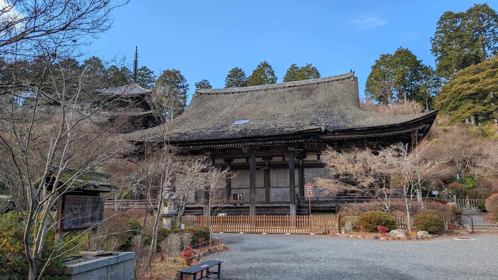 滋賀県 湖南三山 常楽寺 本堂と三重塔