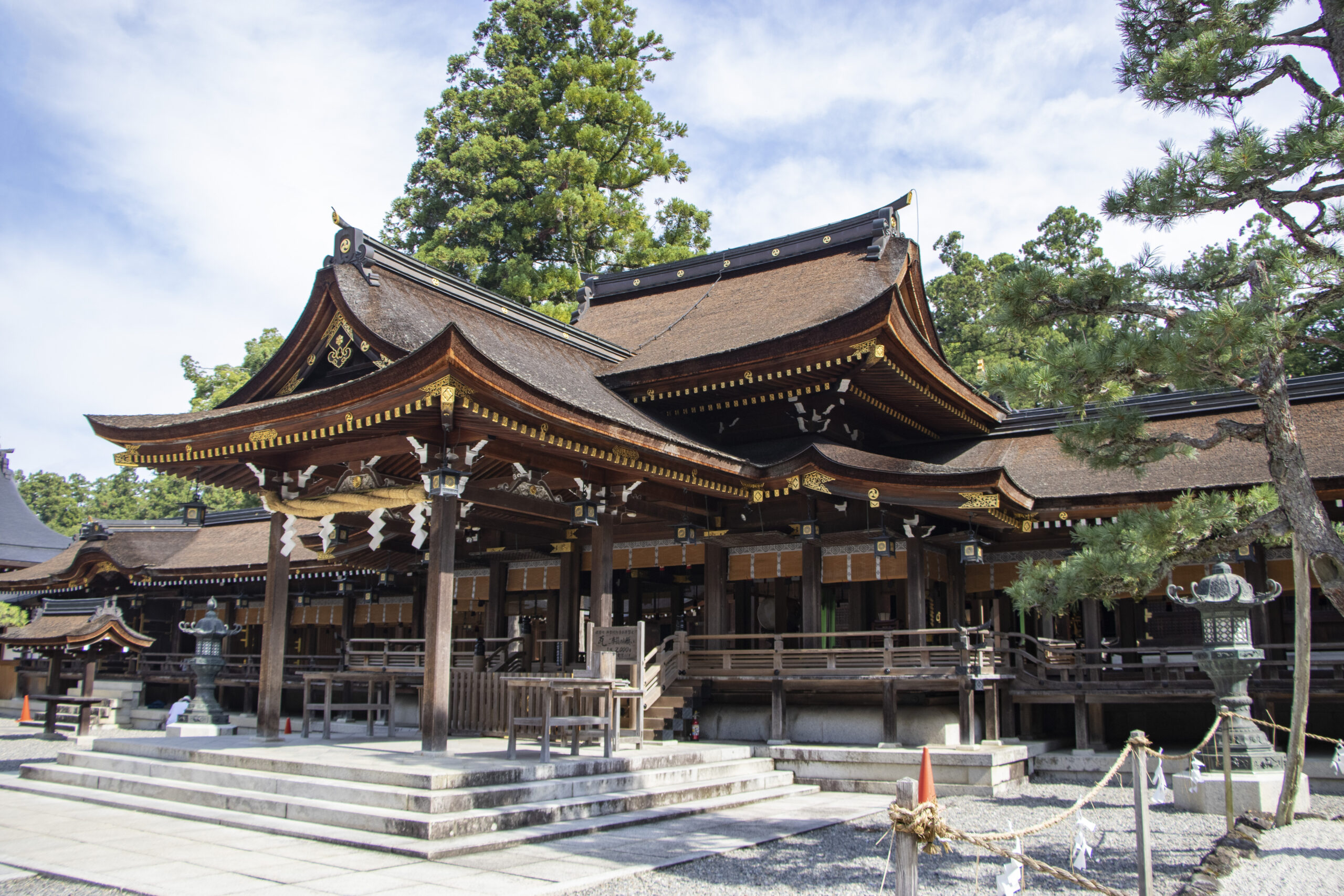 多賀大社拝殿画像