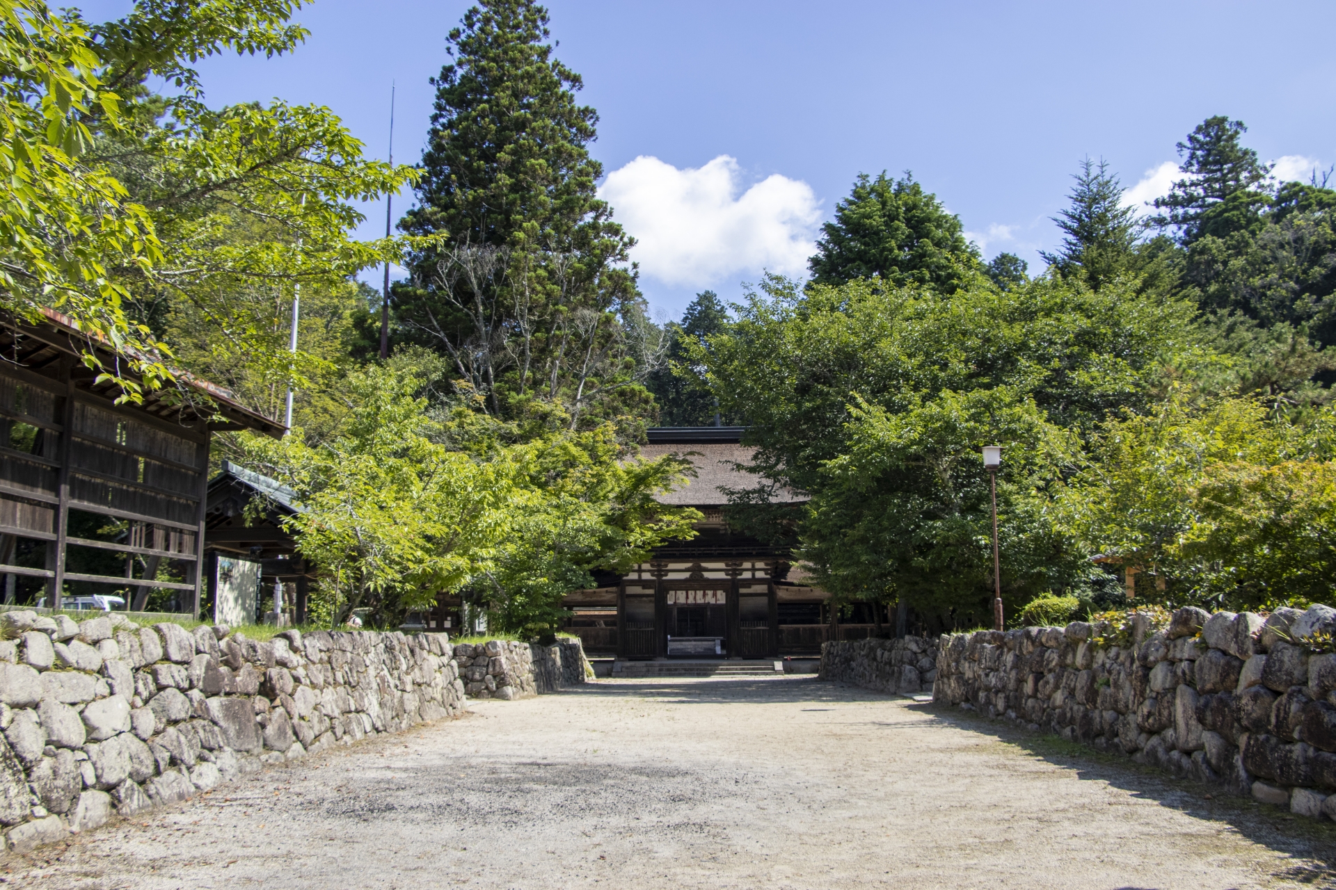 油日神社　参道画像