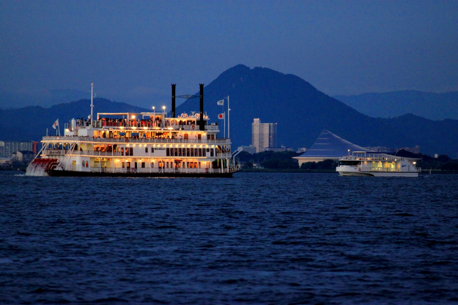 滋賀 琵琶湖 クルーズ船 ナイトクルーズ画像