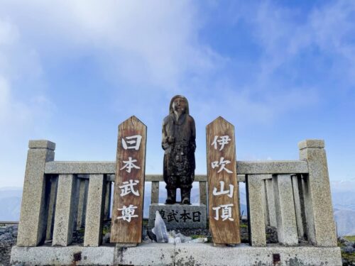 伊吹山寺　ヤマトタケル像