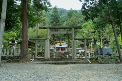 滋賀 伊香具神社　参道と鳥居画像