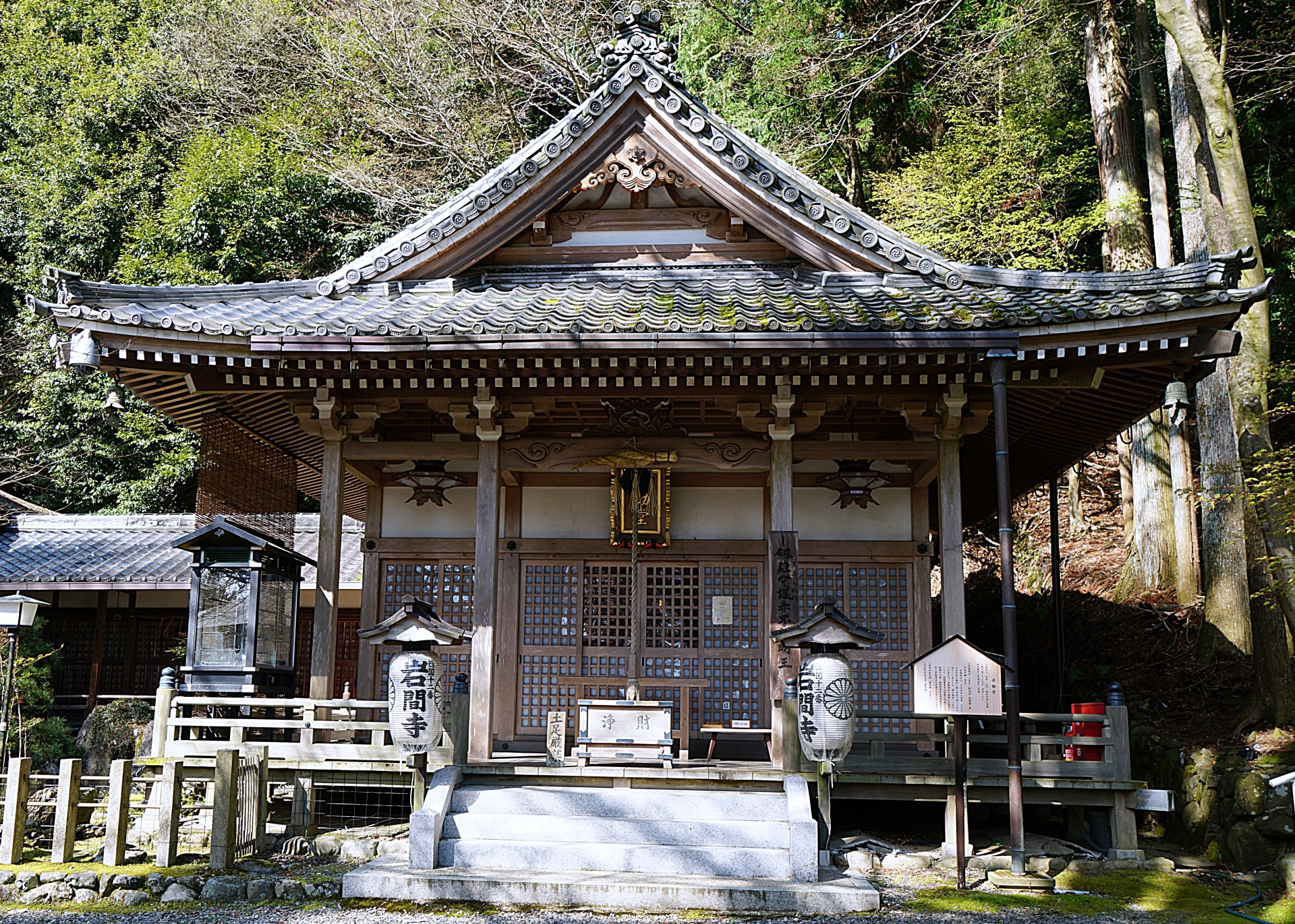 岩間寺本殿画像