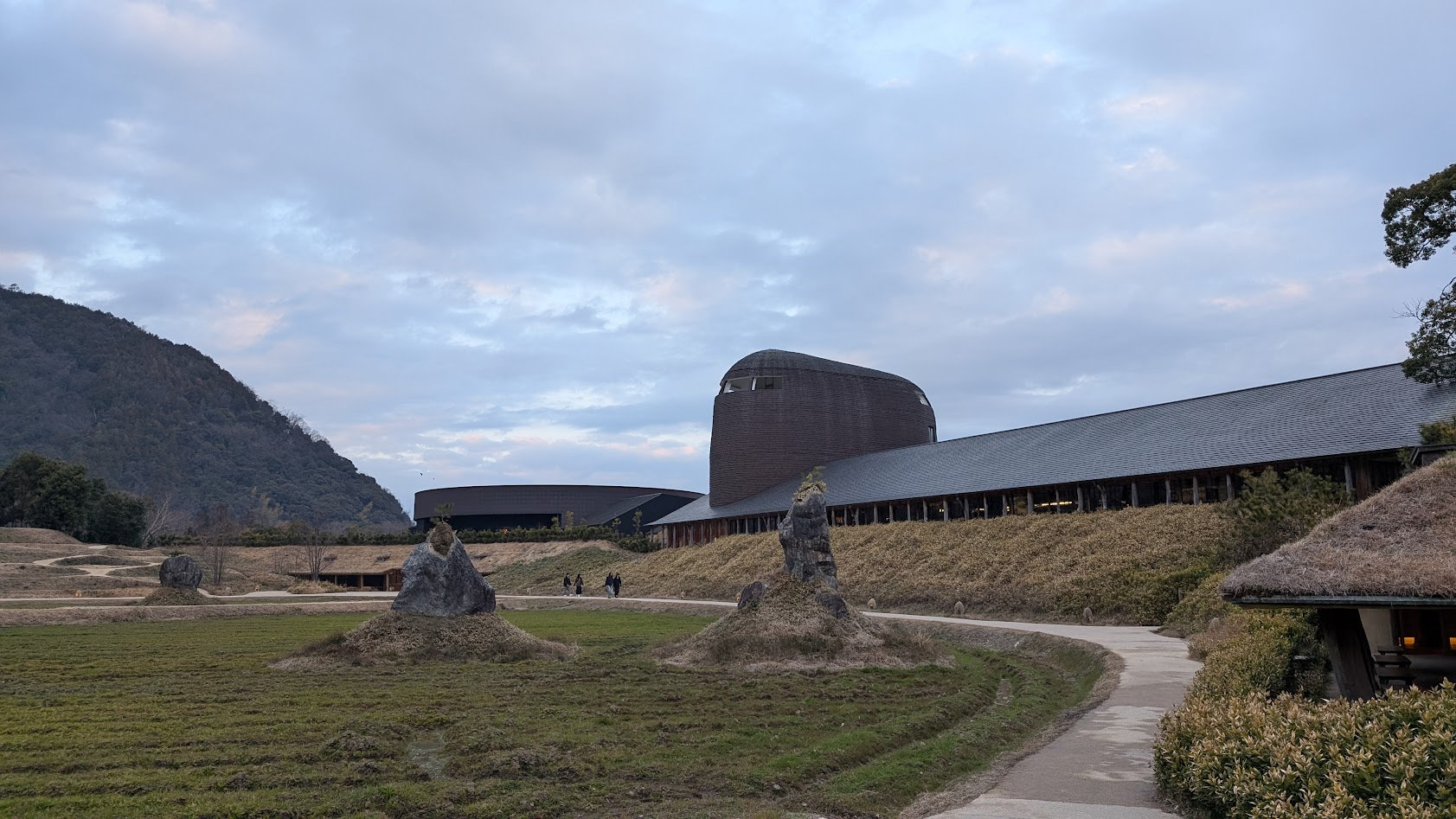 ラ コリーナ近江八幡(たねや)中庭建物