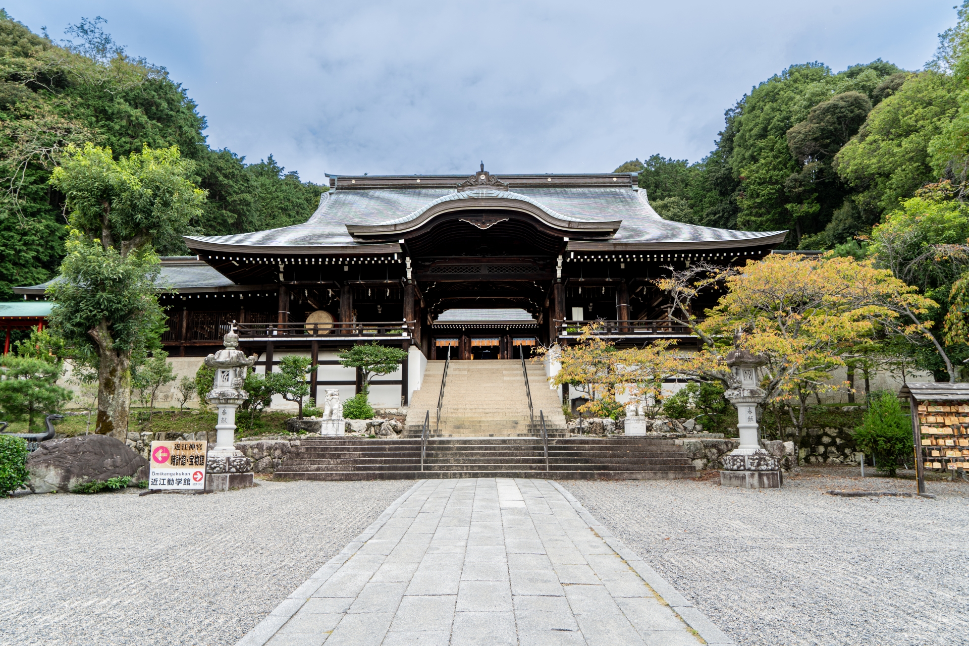 近江神宮拝殿画像