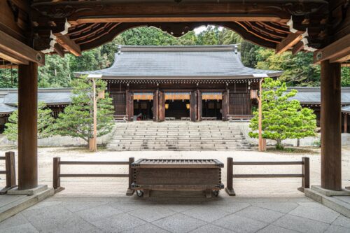 近江神宮内拝殿画像