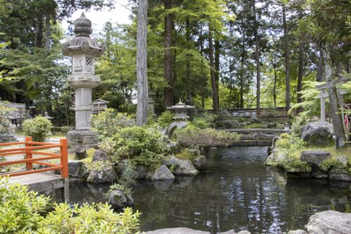建部大社 庭園画像