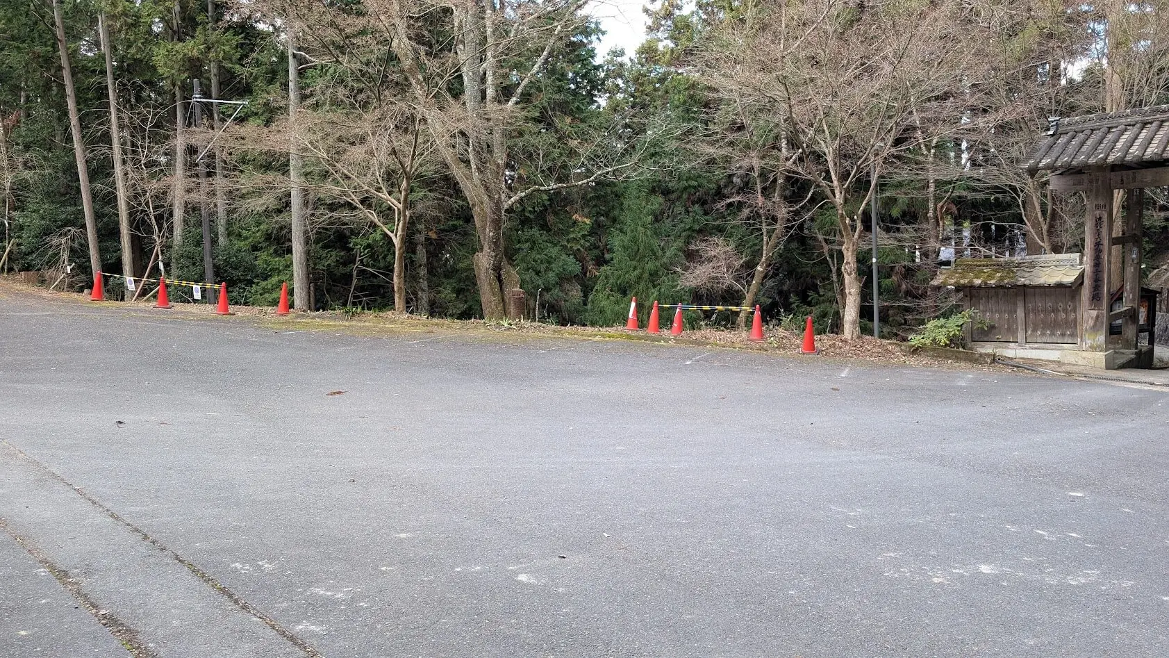 奈良 吉野 如意輪寺 山門横駐車場