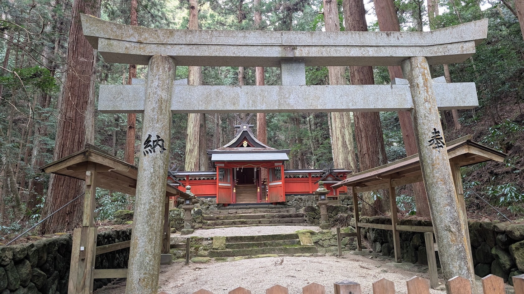 奈良 室生 龍穴神社 鳥居と本殿