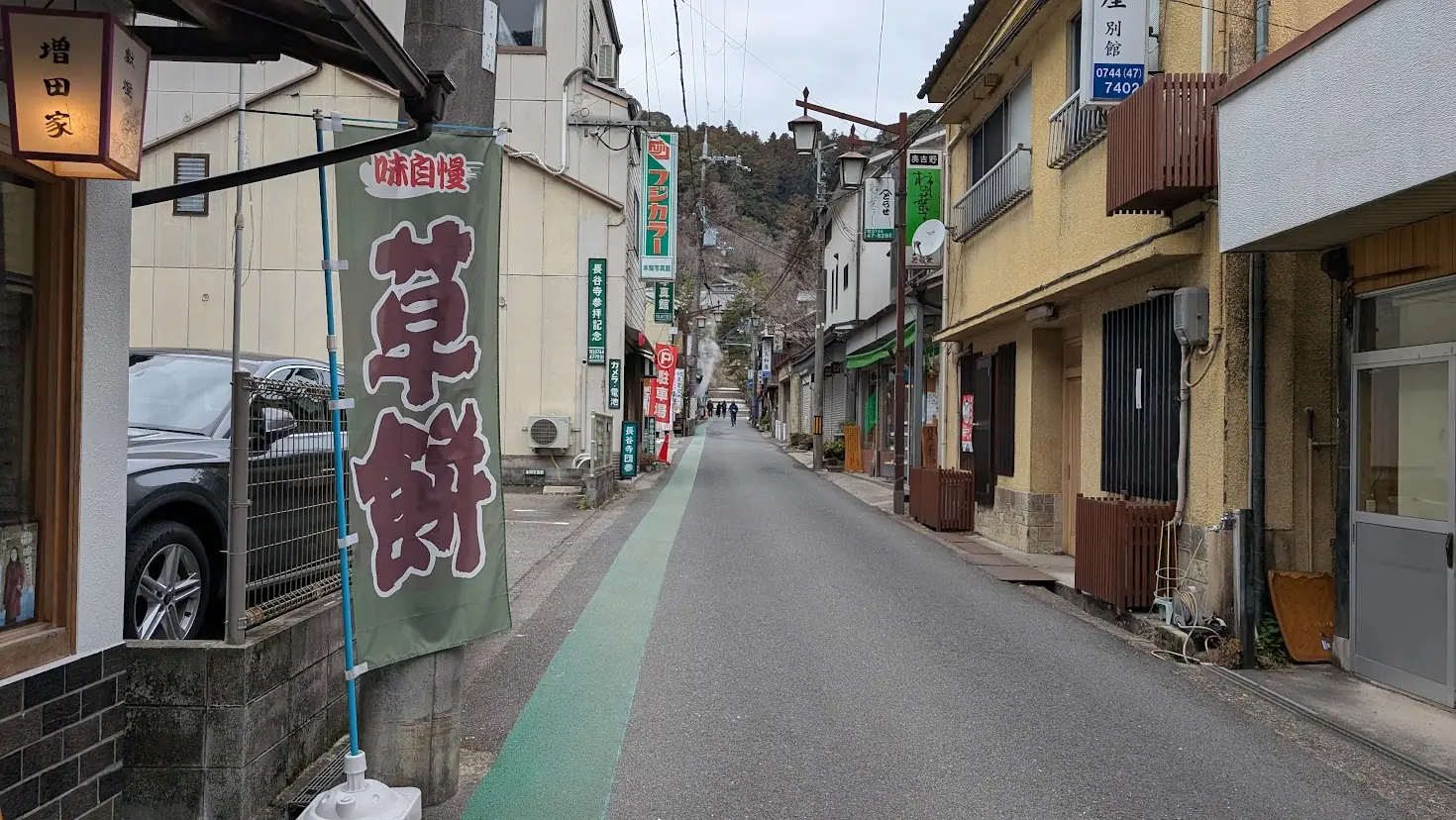 帰路に使用する別の細い道。行きの一方通行とは異なり、さらに歴史を感じさせる狭い路地。