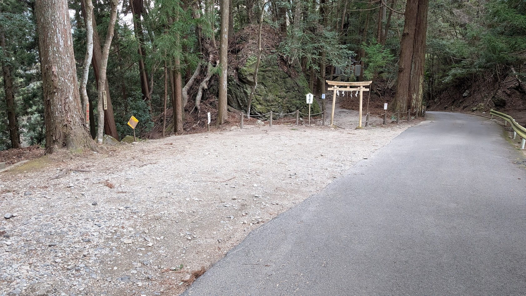 奈良 室生天の岩戸 駐車スペース