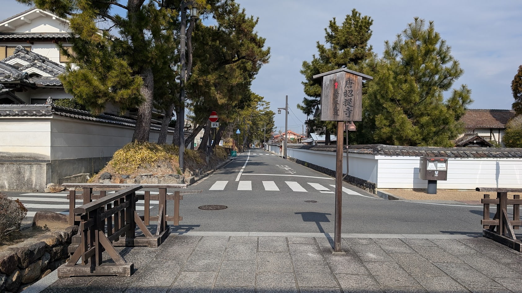 奈良 薬師寺から唐招提寺までの真っ直ぐな道
