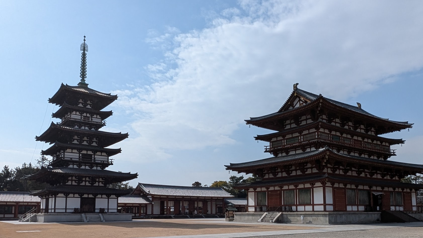 奈良 西ノ京 薬師寺 西塔と金堂