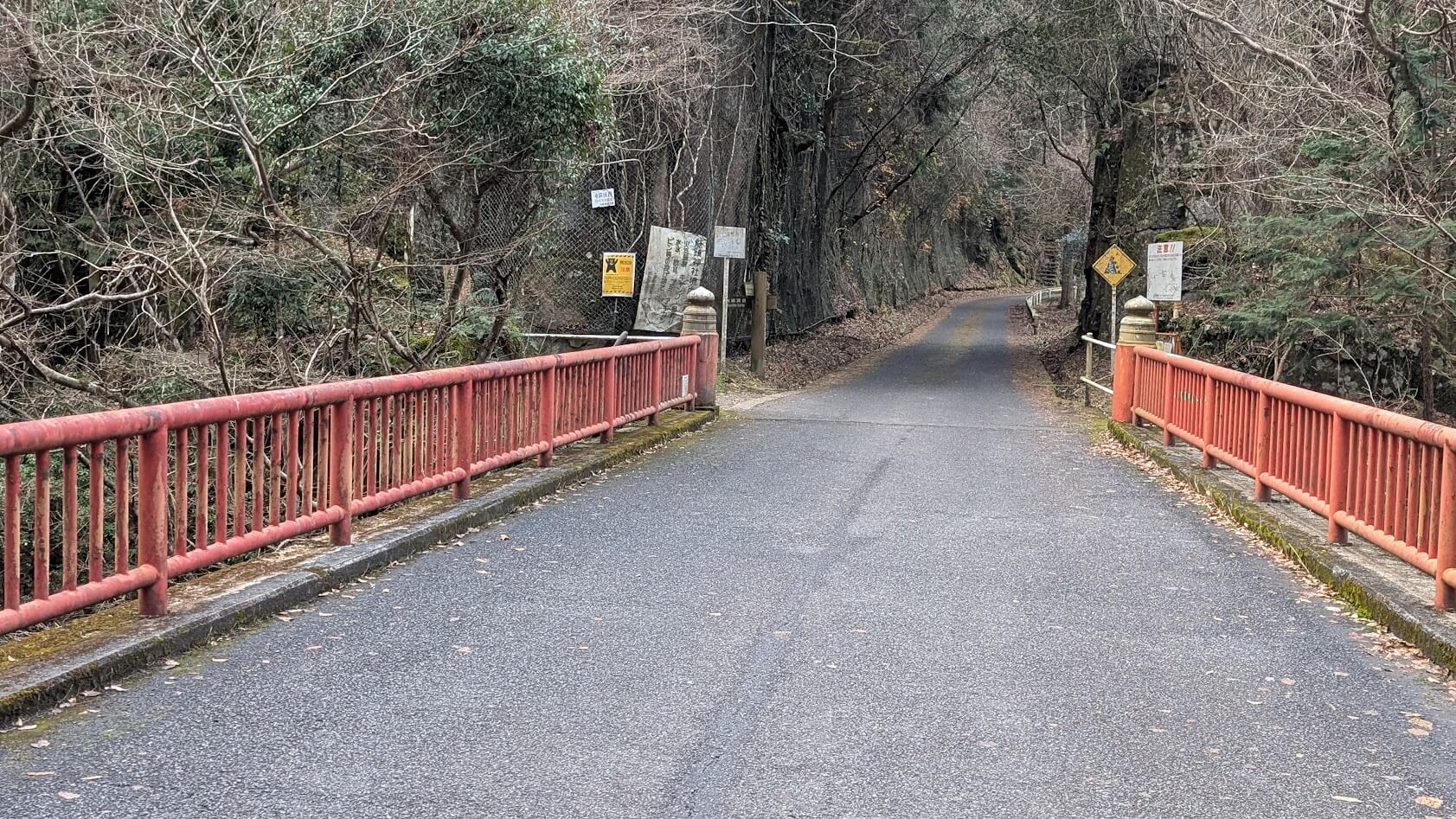 奈良 龍鎮神社 山道 入口
