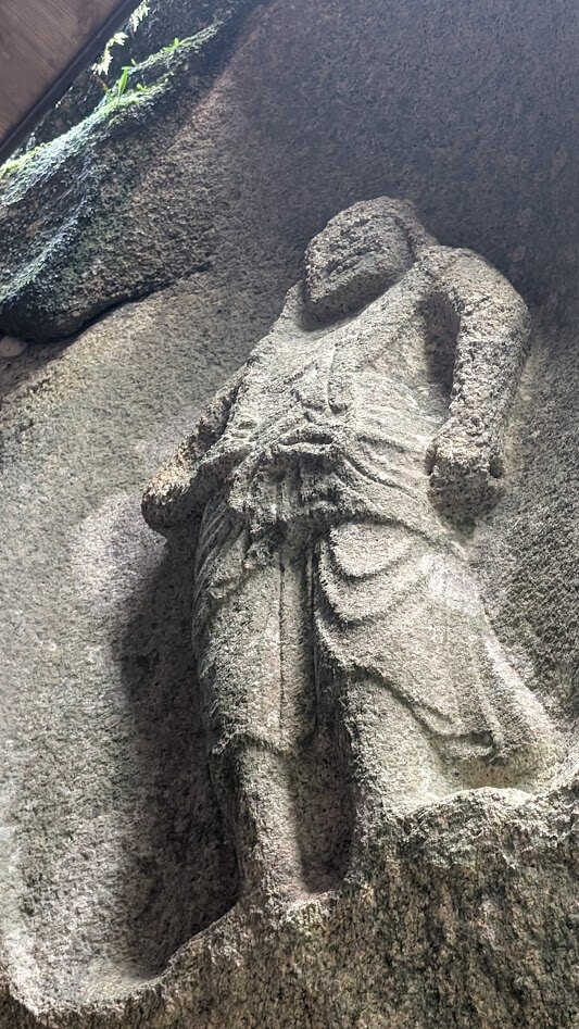 滋賀 湖南市 岩根山不動 磨崖仏