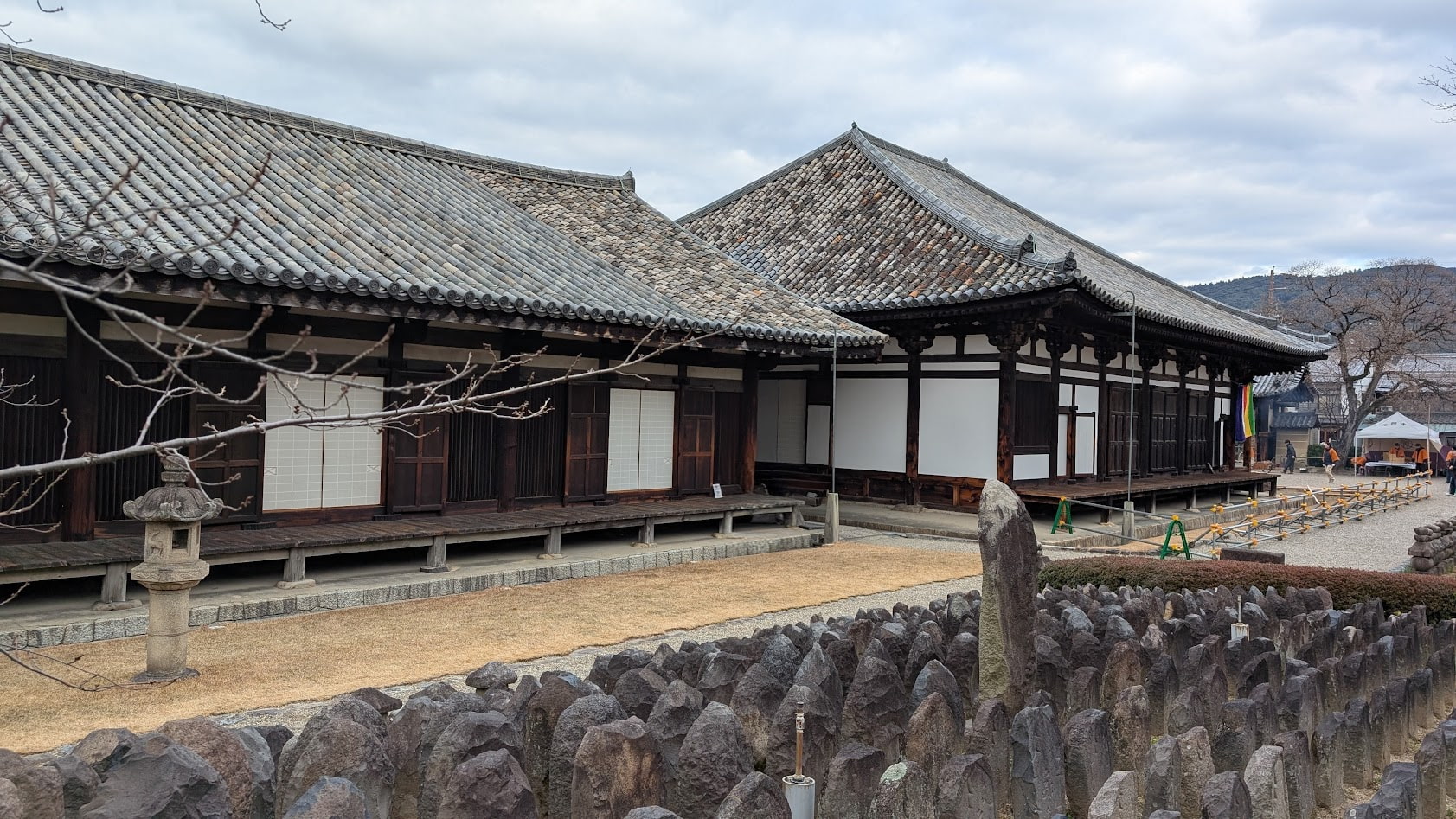 奈良 元興寺 行基葺 屋根瓦全体