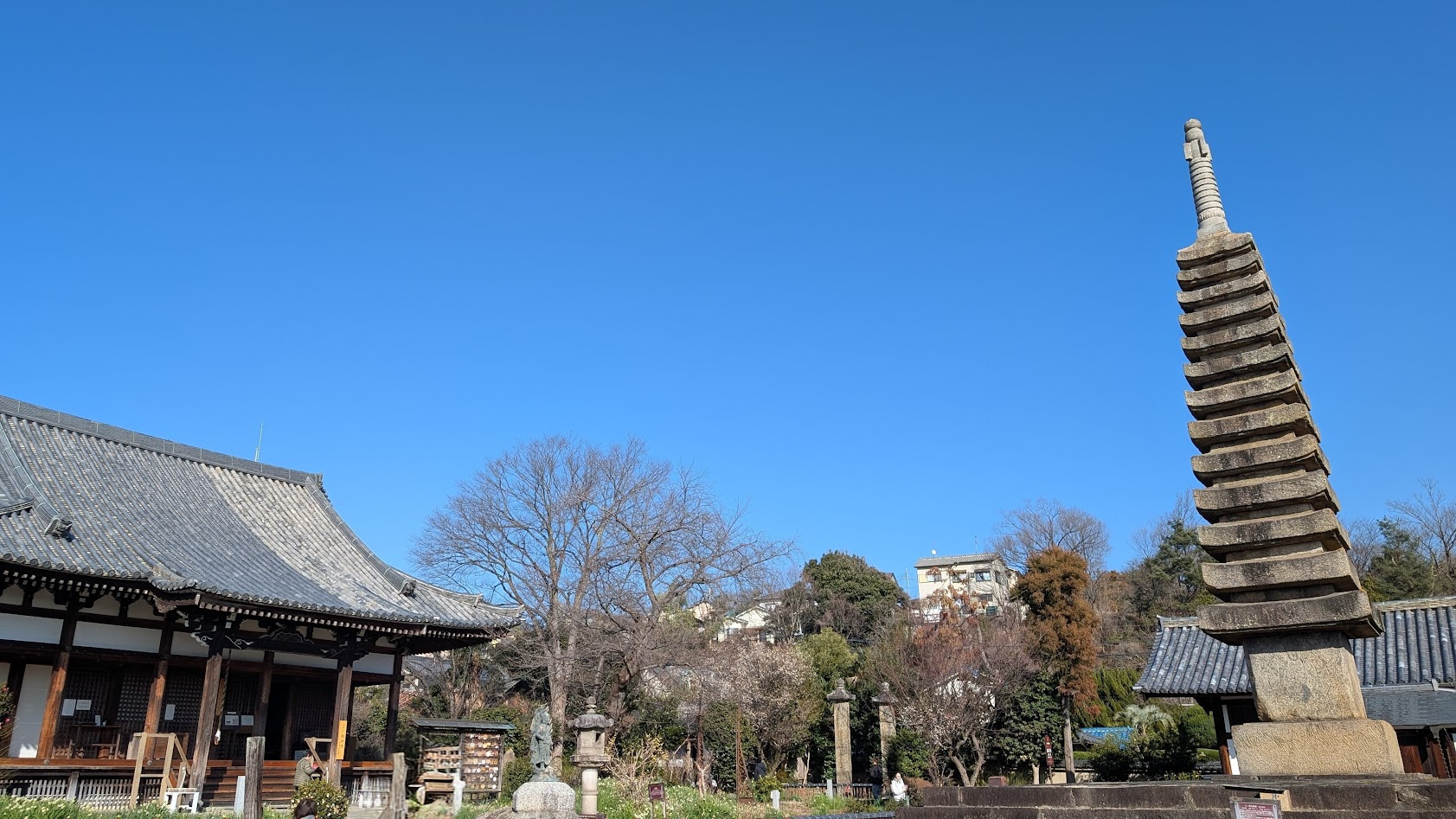 奈良 般若寺 十三重石塔全景
