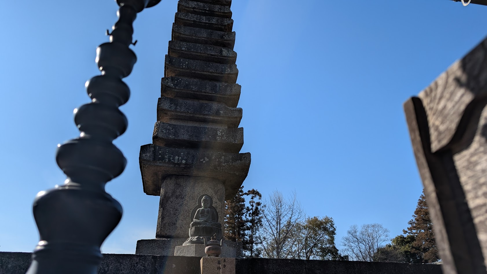 奈良 般若寺 十三重石塔 薬師如来様