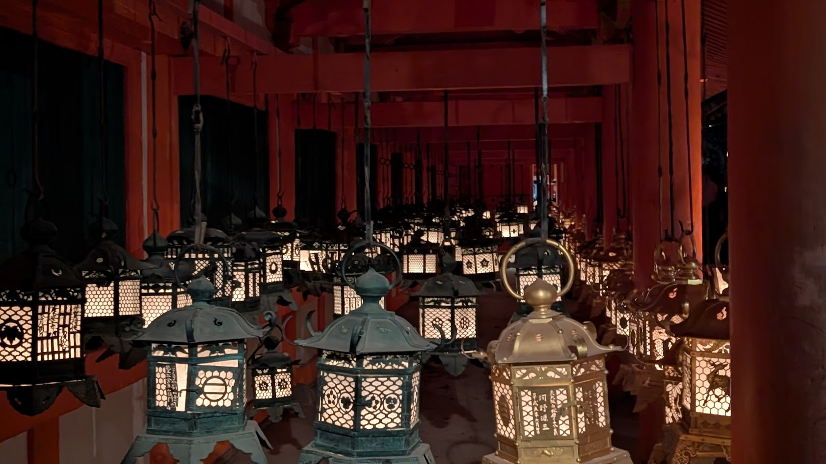 奈良 春日大社 万燈籠 釣り燈籠