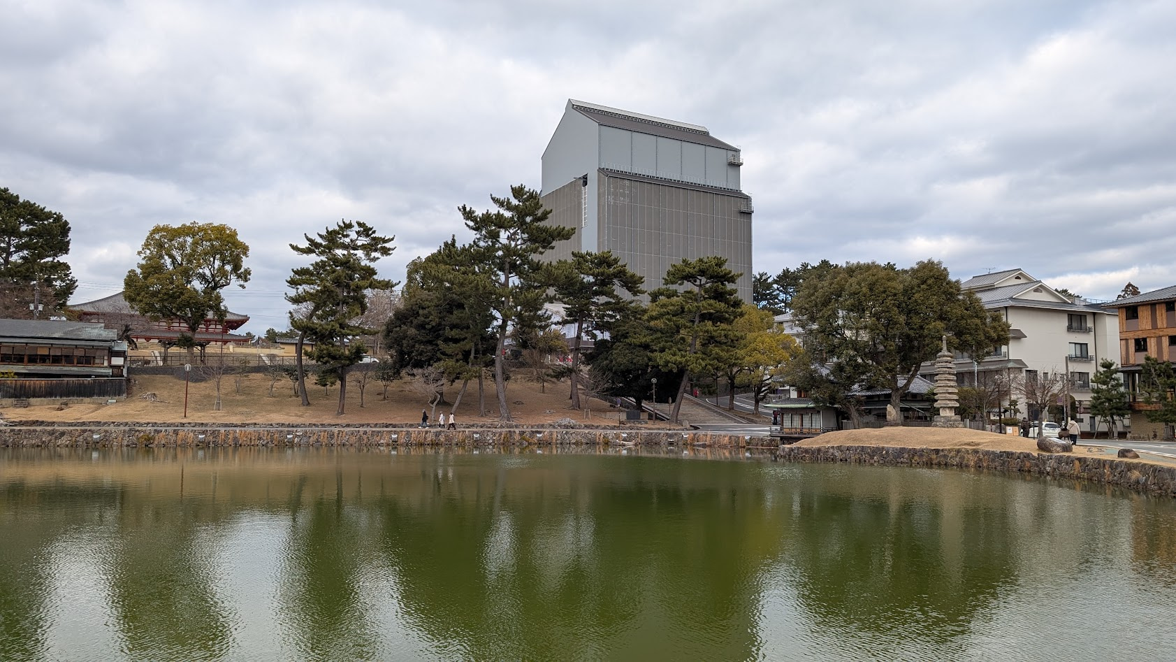 奈良 興福寺 五重塔と猿沢池