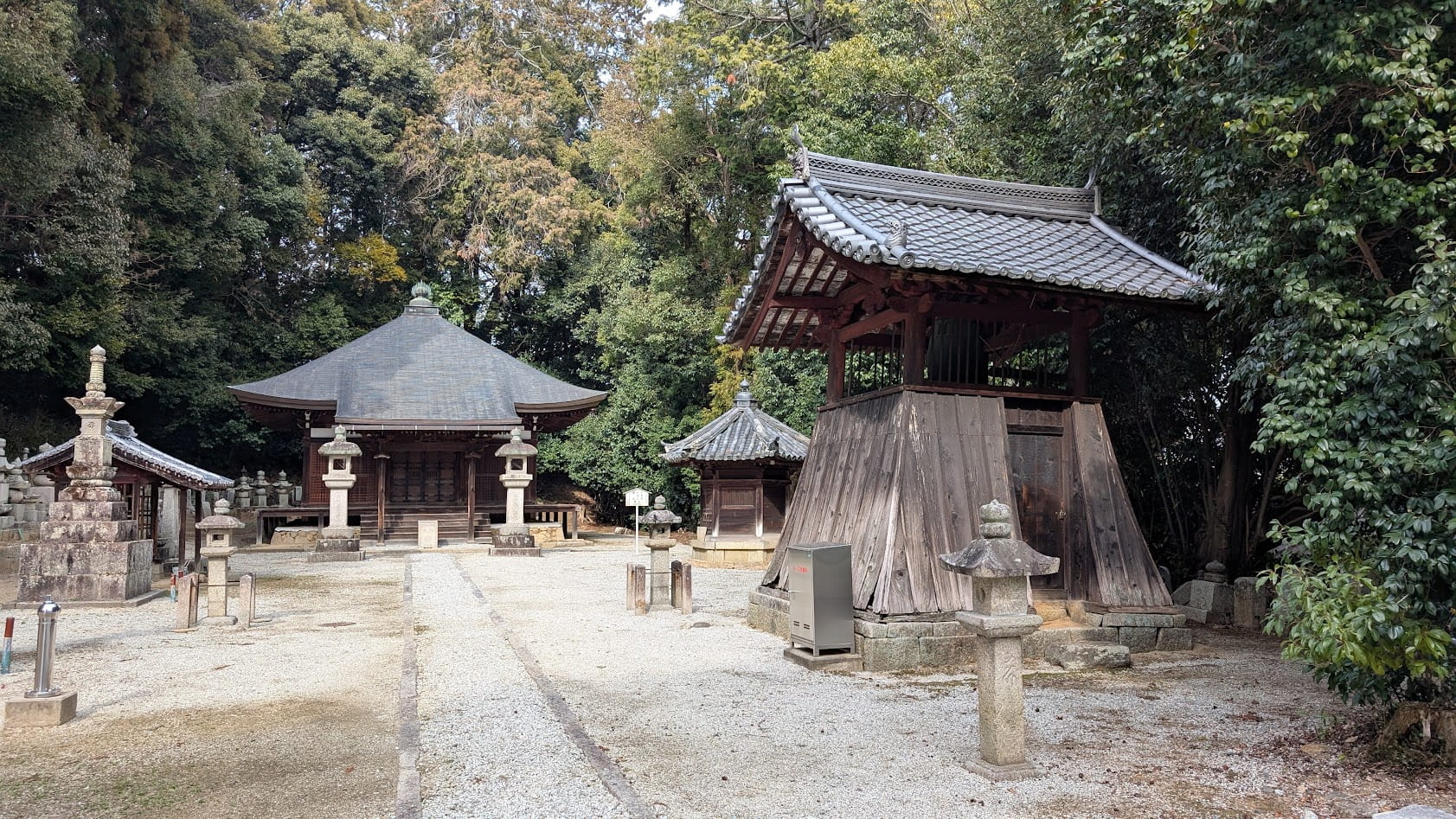 奈良 當麻寺(たいまでら)弘法大師堂。境内の奥に佇む、弘法大師空海を祀るお堂と周囲の深い静寂