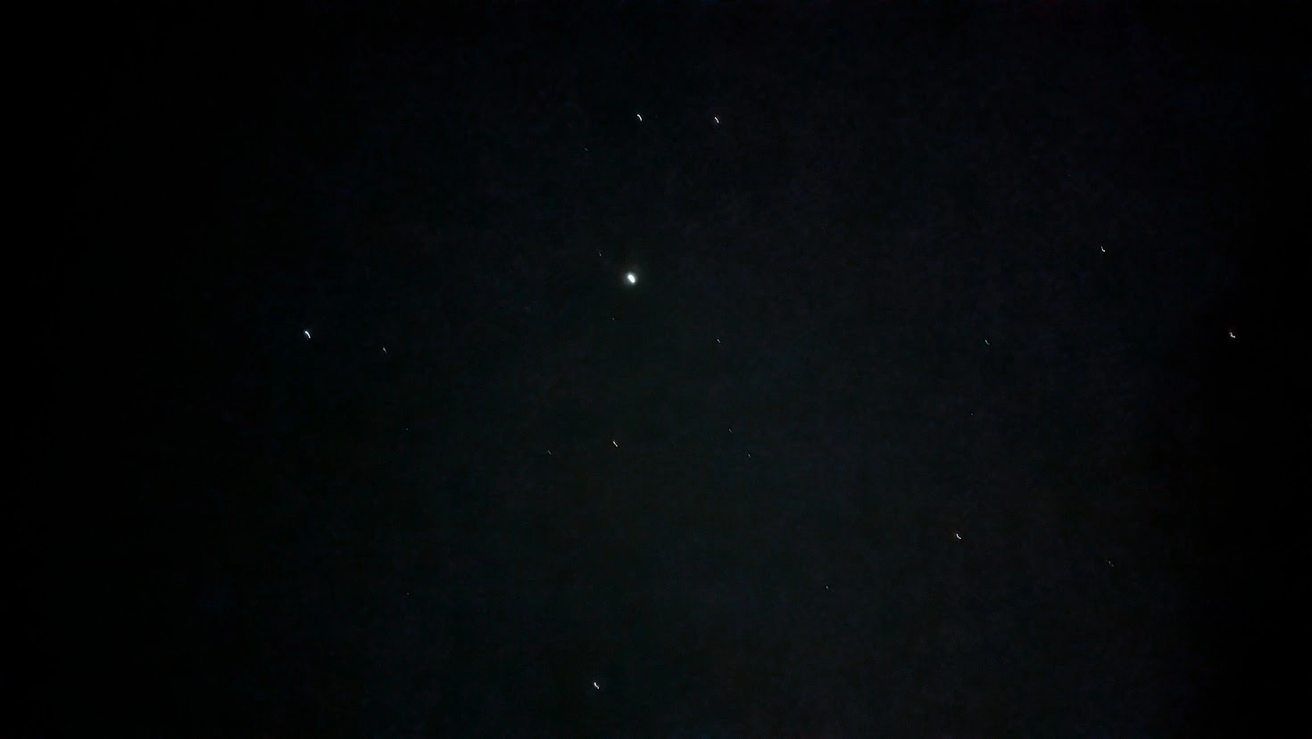 下北山村きなりの郷キャンプ場の夜空に広がる、無数の星々が輝く満天の星空