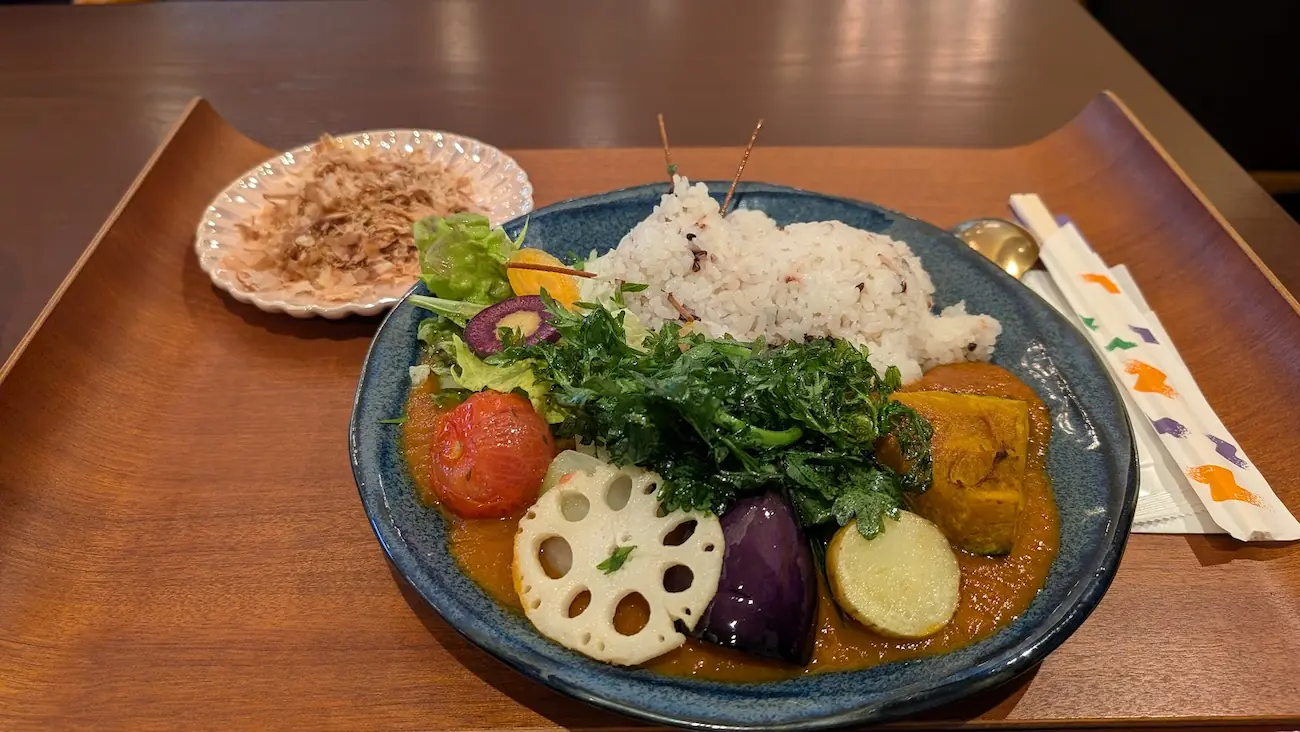 明日香カリオンの期間限定、ライスが猫の形をした野菜たっぷりカレー