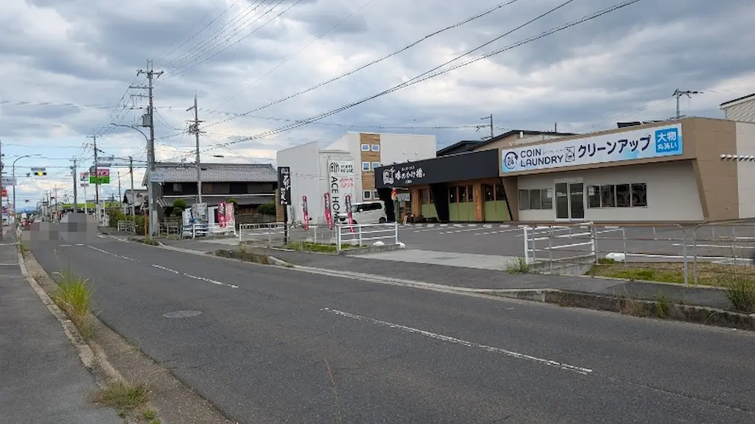 広陵町にある24時間営業のコインランドリー「クリーンアップ」。大物洗いに対応し、駐車場も完備された店舗の外観